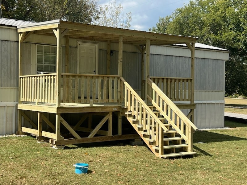 Covered Mobile Home Porch in Lewisburg, TN