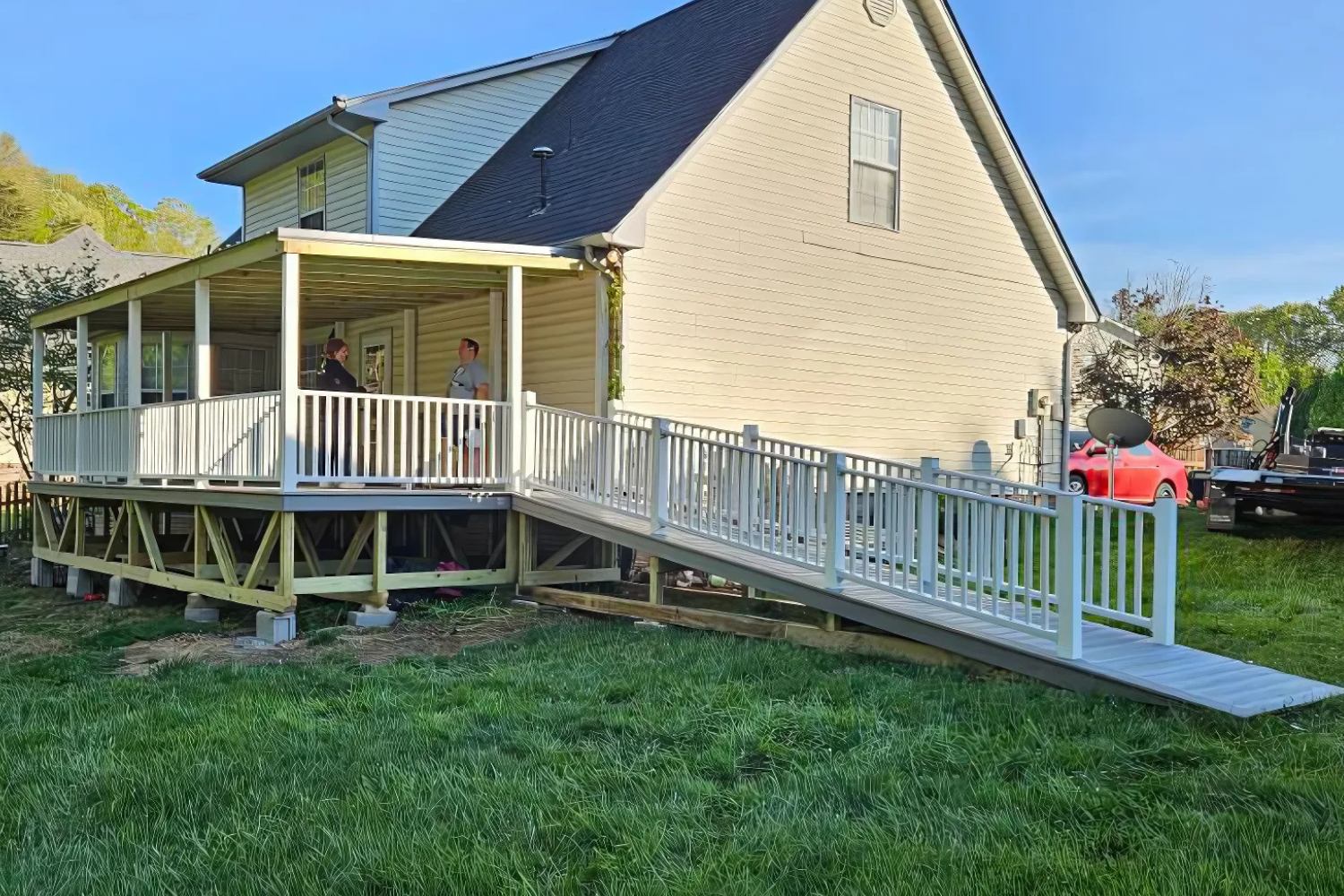 Extensive house deck in Kentucky with view of foundation system and ramp