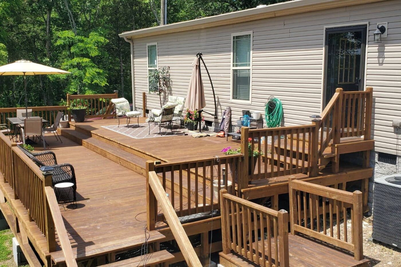 House deck in Tennessee with extensive steps and seating area